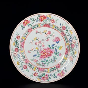 Bord - Assiette Famille Rose à décor dun prunier et de, Antiek en Kunst