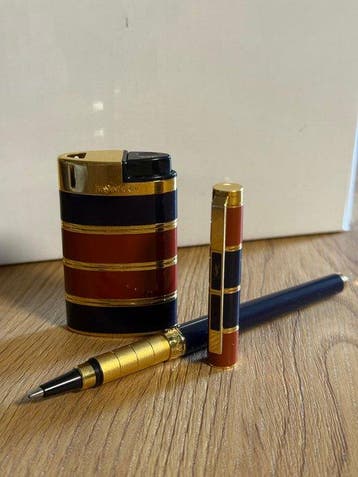 Yves Saint Laurent - Aansteker - Verguld, Emaille, Plastic,, Nieuw