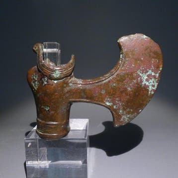 Luristan Brons Bijlkop. 10,5 cm lang. 1800 - 600 v.Chr.