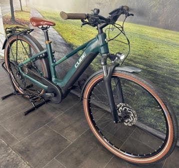 Nette Cube Touring Elektrische fiets met Bosch Middenmotor, Ophalen of Verzenden, Zo goed als nieuw, 47 tot 51 cm, Cube