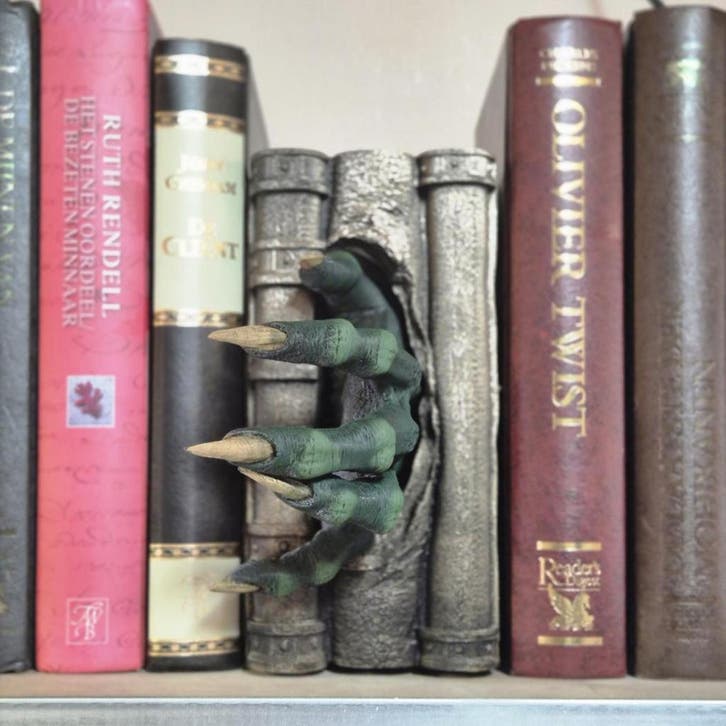 Zombie Hand Book Nook: Terror Emerging from the Shelves book, Verzamelen, Beelden en Beeldjes, Nieuw, Verzenden