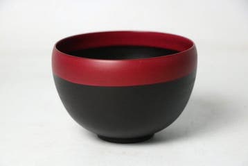 Shojohi — Scharlaken & Zwart Matcha-bowl (Chawan) door