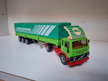 Siku 1:55 - Model vrachtwagen - Volvo vrachtwagen met, Hobby en Vrije tijd, Nieuw