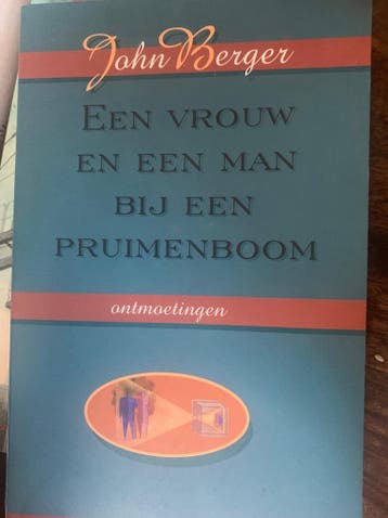 Een vrouw en een man bij een pruimenboom - John Berger, Boeken, Verzenden, Zo goed als nieuw, John Berger