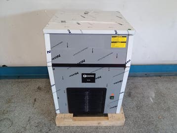 Iceinox ijsblokjesmachine ICE90 - B61 x D60 x H82 cm - 85, Gebruikt