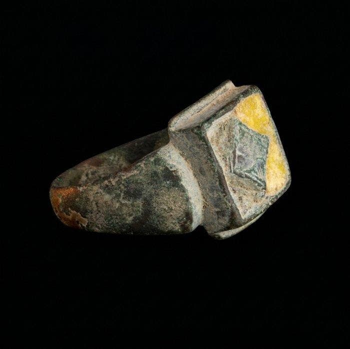 Middeleeuws Brons Uitstekende emaille ring – Tabula Ansata, Sieraden, Tassen en Uiterlijk, Antieke sieraden