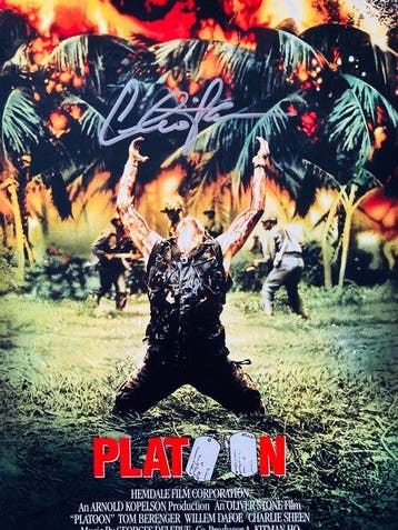 Platoon - Charlie Sheen - Signed 28x43 cm - With JSA COA, Nieuw