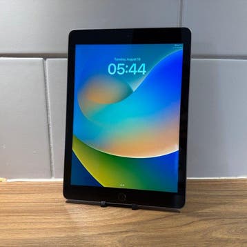 Apple iPad (5th generation) 128GB Wifi - Mobiele telefoon, Nieuw