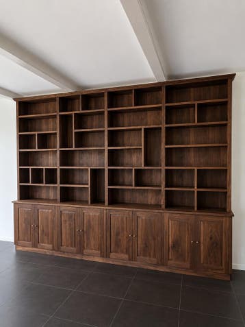 Notenhouten boekenkast Mark | Eigen meubelfabriek Burgum, Huis en Inrichting, Kasten | Boekenkasten, 200 cm of meer, Notenhouten kasten in elke vorm en maat zie onze website