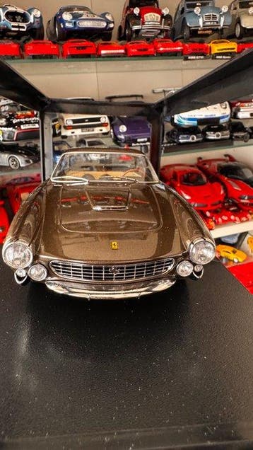 KK-Scale 1:18 - Model militair voertuig - Ferrari 250 GT, Hobby en Vrije tijd, Nieuw