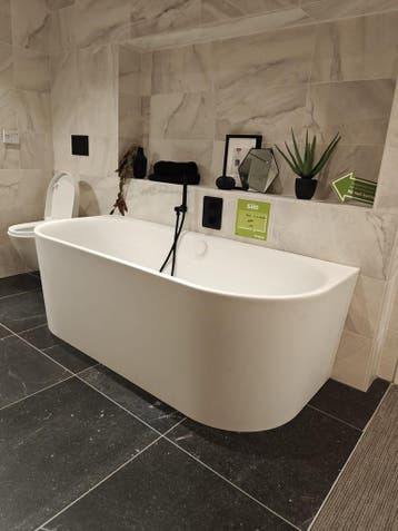 Showmodel back to wall vrijstaand bad 180x80 mat wit - 0018, Doe-het-zelf en Verbouw, Ophalen, Nieuw, Bad