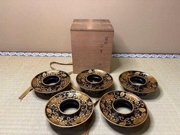 Japanse Maki-e lakwerk theeonderzetters (set van 5) – gouden