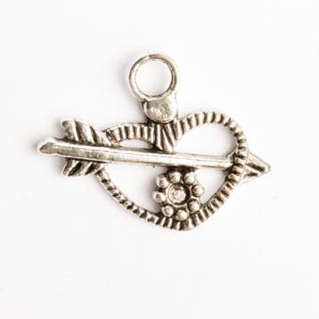 6 x metalen bedel hart met pijl zilver kleur 25 x 20 mm o..., Ophalen of Verzenden, Nieuw, Bedel