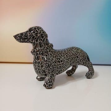 Beeldje - Chien teckel marbré - Hars