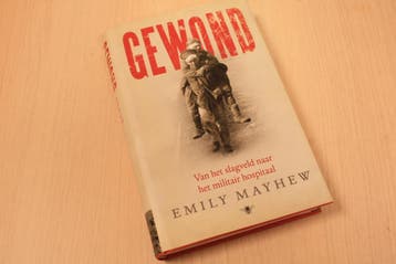 9789023484547 Gewond / van het slagveld naar het militai..., Nieuw