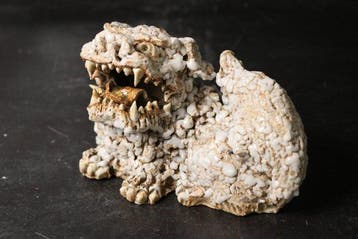 Crouching Shishi Bubbled Shino Glaze - Beeldje Steengoed -