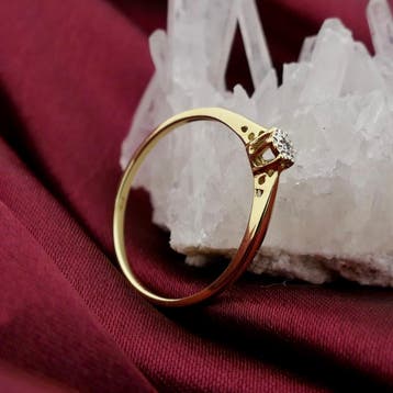 Gouden solitair ring met diamant; 0,005 ct., Sieraden, Tassen en Uiterlijk, Gebruikt, Ophalen of Verzenden, 17 tot 18, Met edelsteen