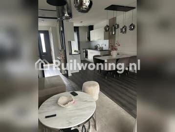 Zaandam: Huis, 78 m², 4 kamers, €730 huur, Amsterdam