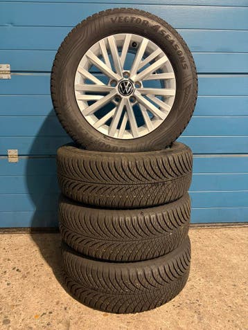 Originele Volkswagen T-Roc 16 inch set met All Seasonbanden, Ophalen, 16 inch, Banden en Velgen, All Season