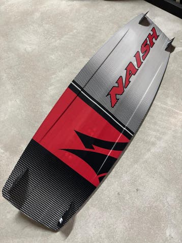 Naish Motion 142x42 • Nieuwe Apex bindingen, Watersport en Boten, Ophalen of Verzenden, Nieuw