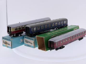 Schaal H0 Märklin 4024, 4027 en 4058 set van 3 personenri.., Wisselstroom, Gebruikt, Overige typen, Ophalen of Verzenden