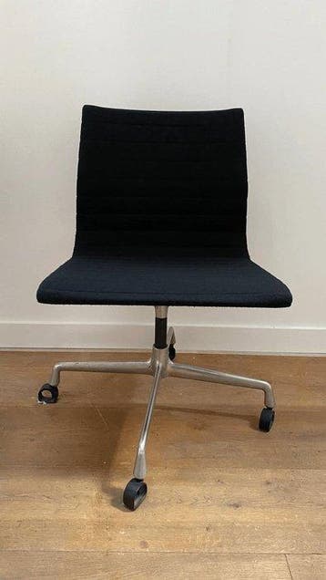 Vitra - Charles & Ray Eames - Stoel - EA105 - Textiel -