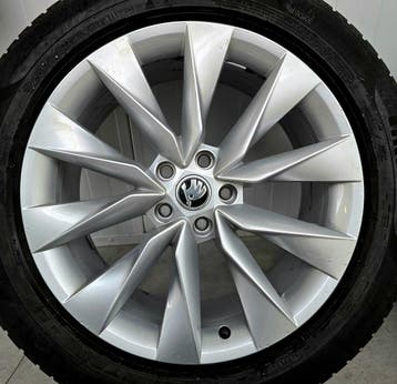 Skoda Enyac VW ID4 ID5 ID6 Buzz Audi Q4 19 inch winterbanden, 19 inch, Banden en Velgen, Nieuw, 235 mm