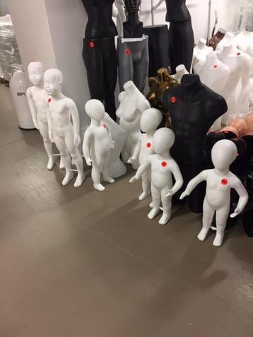 Kinderpoppen één keer gebruikt