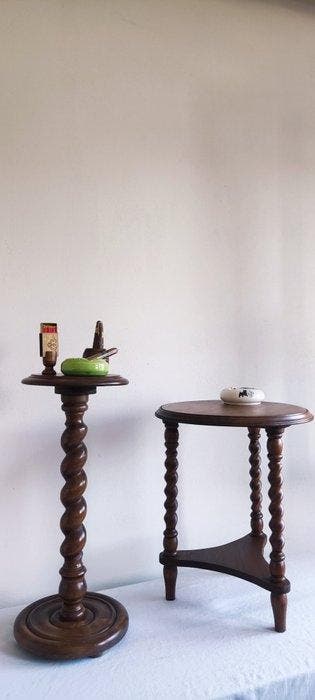 Set bijzettafels (2) - Sprankelende en stevige gedraaide, Antiek en Kunst, Curiosa en Brocante