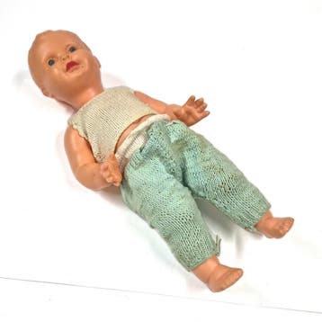 Vintage beweegbare babypop van plastic met blauwe ogen en, Verzenden, Gebruikt