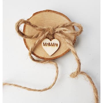 Ringenschaaltje boomstam met houten hartje Mr & Mrs, Hobby en Vrije tijd, Verzenden, Nieuw, Feestartikel, Geboorte of Huwelijk