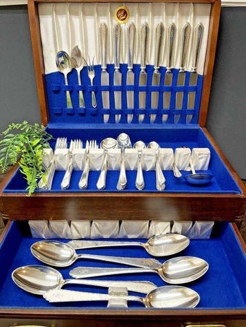 lunt - LUNT - Bestekset (66) - William en Mary - .925 zilver, Antiek en Kunst