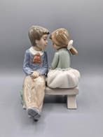 Nao by Lladró - Beeldje - Erste Liebe - Porselein
