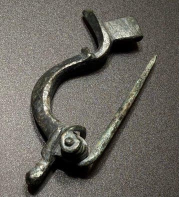 Oud-Romeins Brons Onbeschadigd, mooie subtype van een Bow