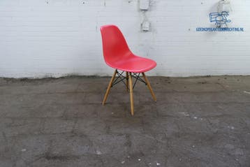 Kantinestoel rood kunststof houten frame Eames stijl, Verzenden, Gebruikt, Kunststof