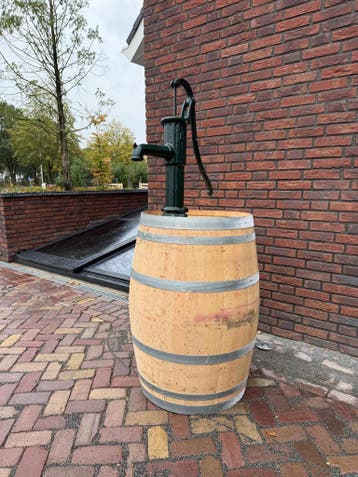 Houten regentonnen met handzwengelpomp - anthiek en uniek, 150 liter of meer, Nieuw, Ophalen of Verzenden, Met pomp