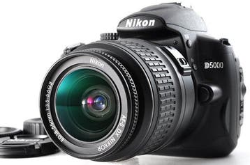 Nikon D5000  AF-S DX Nikkor ED 3.5-5.6/18-55mm G II VR, Nieuw
