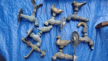 Zeven decoratieve tuinkranen - Brons - India - Eind 20e eeuw