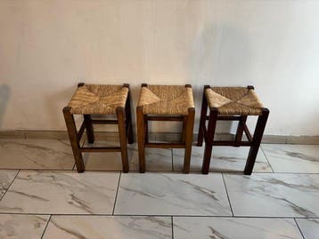 Kruk (3) - Lot 3: Kruk in brutalistische stijl van stro en