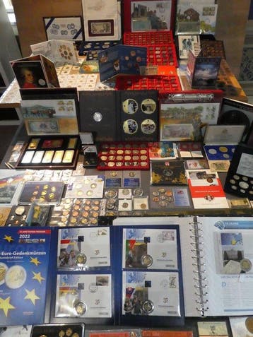 Wereld. Collection of coins/banknote/medals/euro inkl. pp