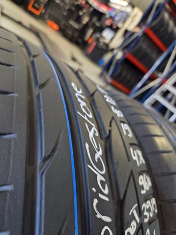 235/40/19 96W RO1 BRIDGESTONE ZOMERBANDEN 6MM PROFIEL 4X, Gebruikt, 235 mm, Band(en), Personenwagen