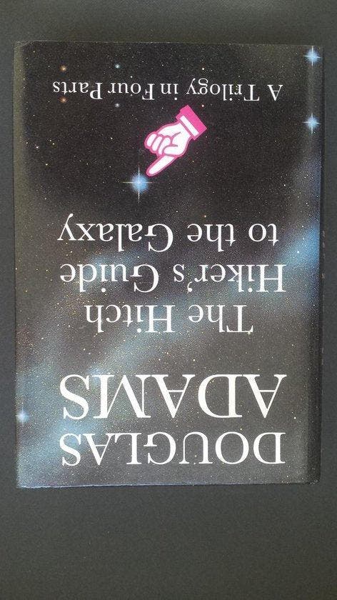 HITCH HIKERS GUIDE TO GALAXY - Adams, Boeken, Science fiction, Gelezen, Verzenden