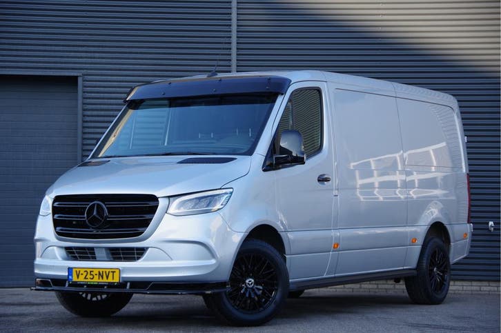 Zakelijke Lease |  Mercedes-Benz Sprinter 319 3.0 CDI V6 L2H, Auto's, Bestelauto's, Dealer onderhouden, Lease, Zwart, Automaat
