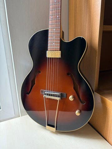 Yamaha - AEX 500 Hollow Body - Sunburst Versatile Magnet +, Nieuw