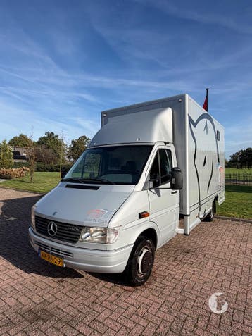 Prachtige Mercedes paardenwagen met aluminium opbouw!, Ophalen, Zo goed als nieuw, Aluminium, 2-paards trailer