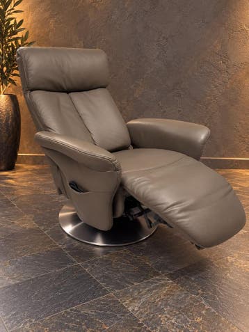 Meubelzorg sta op stoel - Relaxfauteuil Sublime, Taupe leder, Minder dan 75 cm, Ophalen of Verzenden, Zo goed als nieuw, 50 tot 75 cm