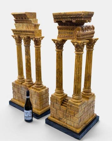 sculptuur, Very large pair of Carved Sienna Marble Temples -