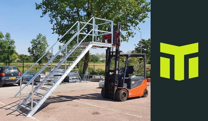 Gelaste stalen trap NIEUW binnen 2 werkdagen geleverd!, Doe-het-zelf en Verbouw, Ladders en Trappen, 2 tot 4 meter, Nieuw, Trap
