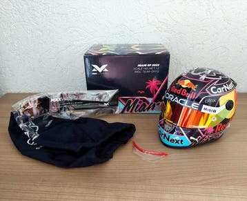 Schuberth Helm 1:2 - Modelauto - Max Verstappen - Miami GP, Hobby en Vrije tijd, Modelauto's | 1:5 tot 1:12, Nieuw