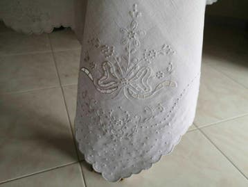 Tovaglia 12 posti puro lino ricamata a mano ricamo intaglio